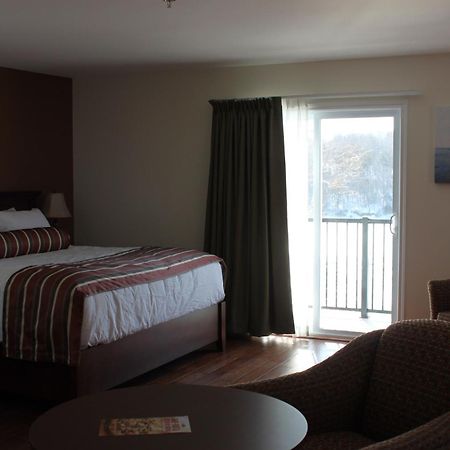 Lanes Riverhouse Inn & Cottages Montague Rom bilde