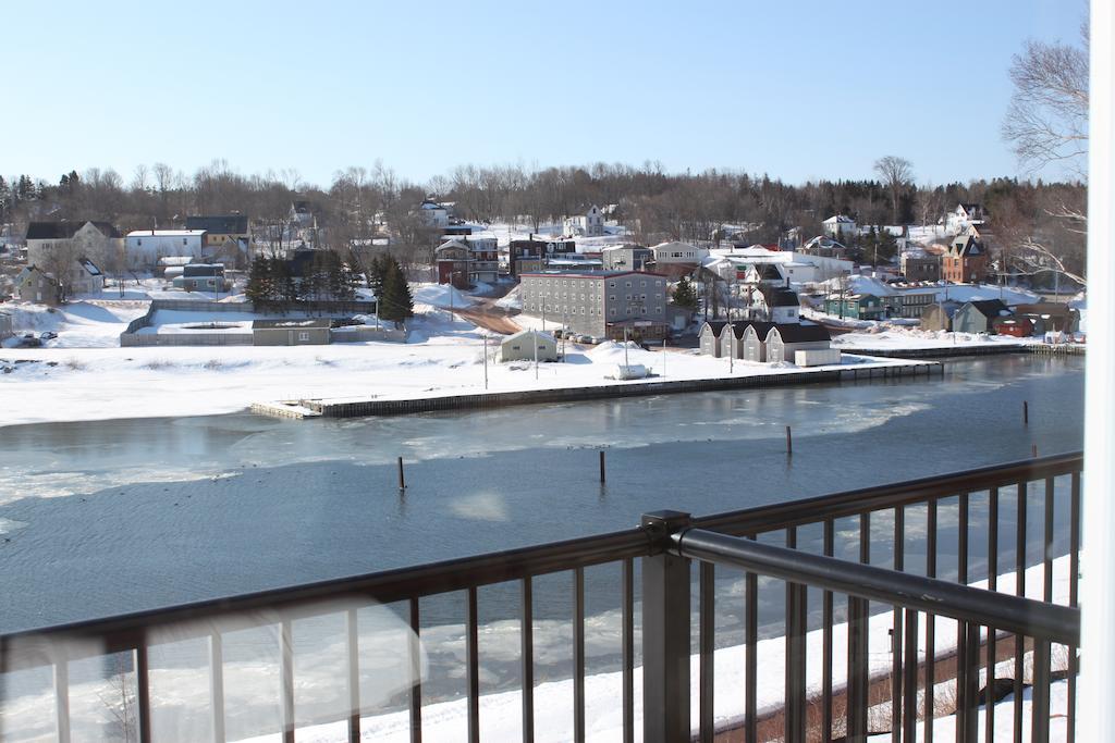 Lanes Riverhouse Inn & Cottages Montague Rom bilde