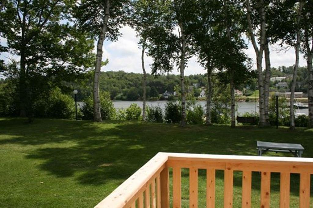 Lanes Riverhouse Inn & Cottages Montague Rom bilde