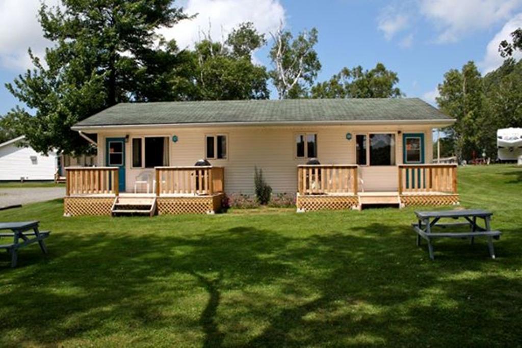 Lanes Riverhouse Inn & Cottages Montague Rom bilde